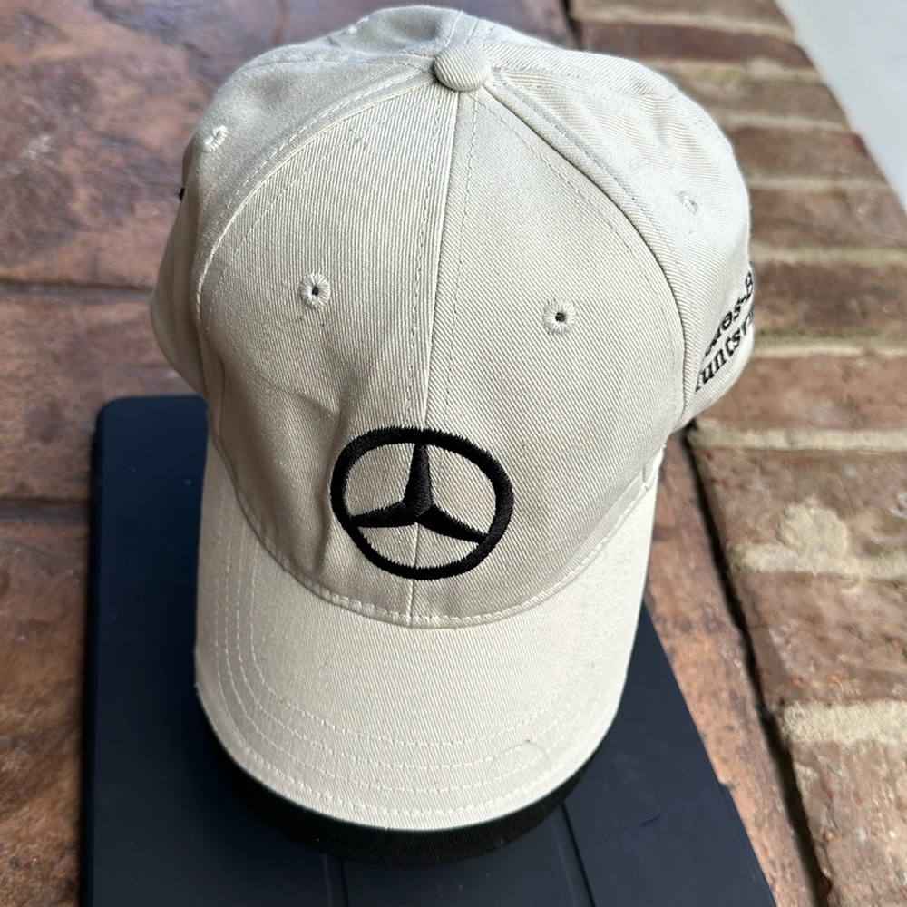Mercedes Benz Hat